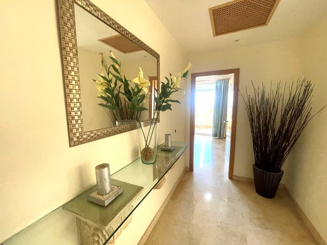 Apartamento de 2 habitaciones en Golf del Sur en venta con piscina garaje - 665.000 € (Ref: 9665353)