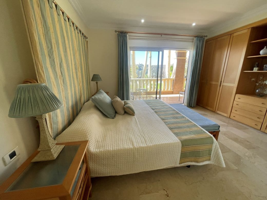 Apartamento de 2 habitaciones en Golf del Sur en venta con piscina garaje - 665.000 € (Ref: 9665353)