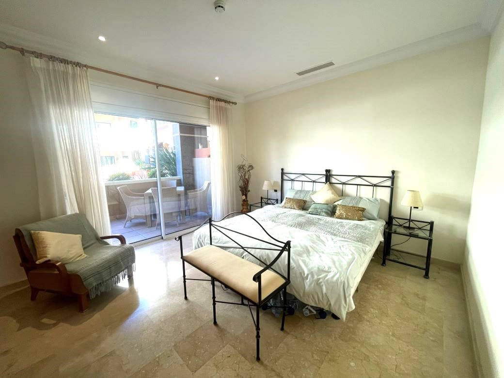 Apartamento de 2 habitaciones en Golf del Sur en venta con piscina garaje - 665.000 € (Ref: 9665353)