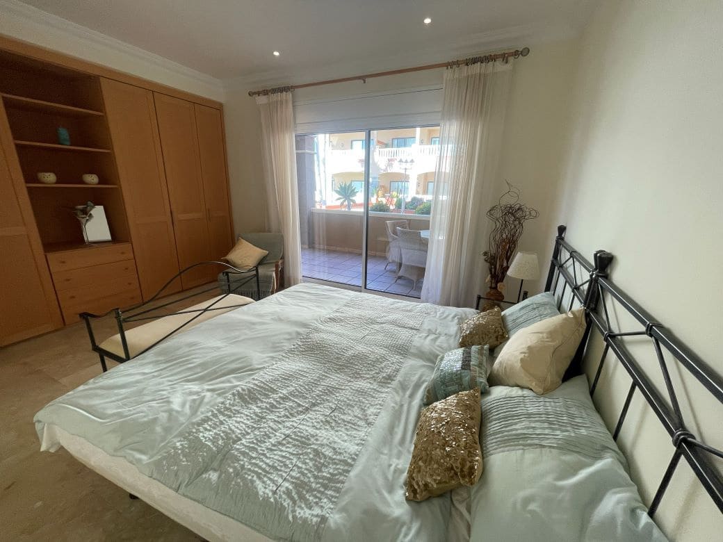 Apartamento de 2 habitaciones en Golf del Sur en venta con piscina garaje - 665.000 € (Ref: 9665353)