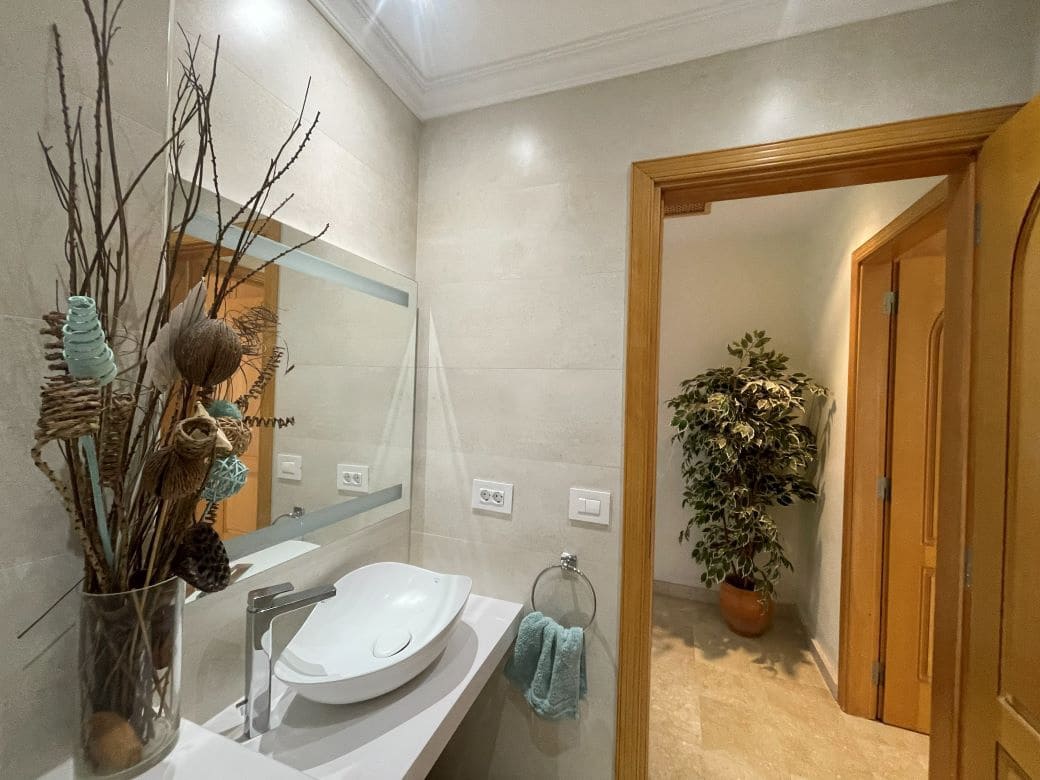 Apartamento de 2 habitaciones en Golf del Sur en venta con piscina garaje - 665.000 € (Ref: 9665353)