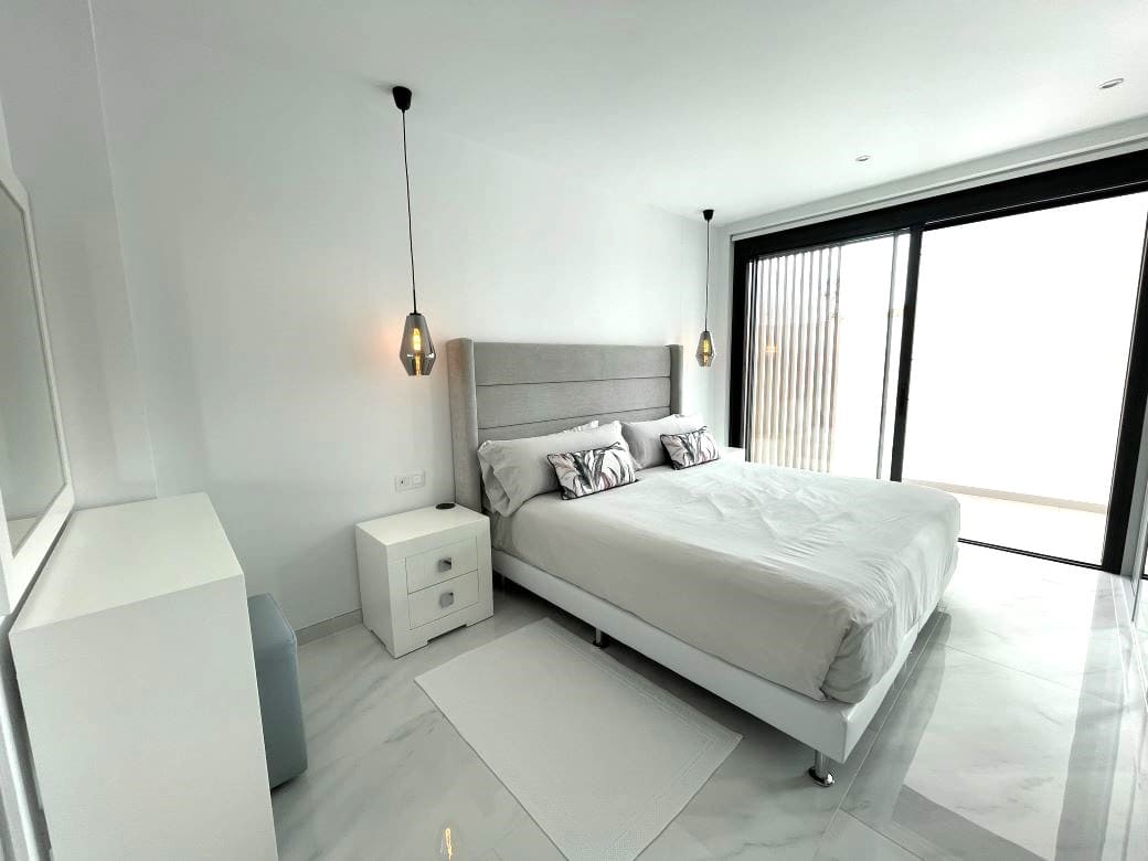 3 sovrum Villa till salu i Costa Adeje med pool garage - 1 795 000 € (Ref: 9748265)