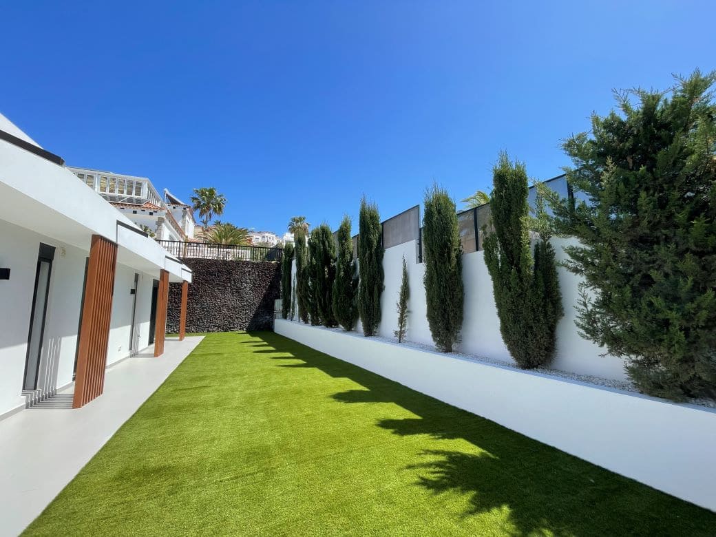 3 sovrum Villa till salu i Costa Adeje med pool garage - 1 795 000 € (Ref: 9748265)