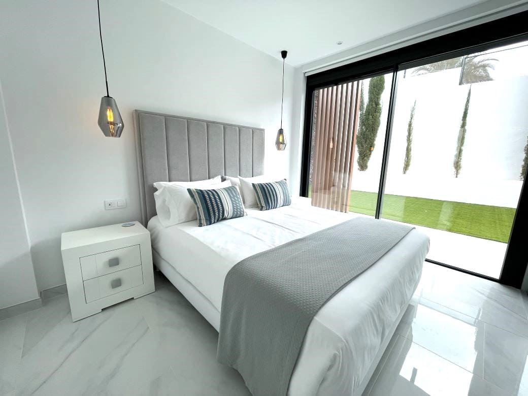 3 sovrum Villa till salu i Costa Adeje med pool garage - 1 795 000 € (Ref: 9748265)