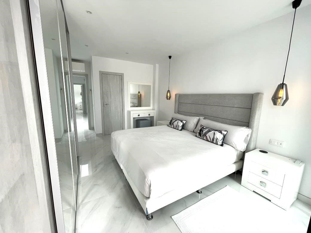 3 sovrum Villa till salu i Costa Adeje med pool garage - 1 795 000 € (Ref: 9748265)