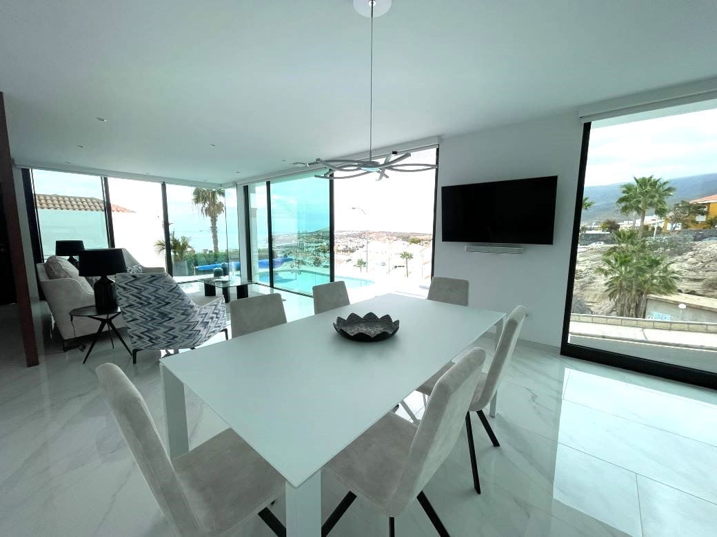 3 sovrum Villa till salu i Costa Adeje med pool garage - 1 795 000 € (Ref: 9748265)