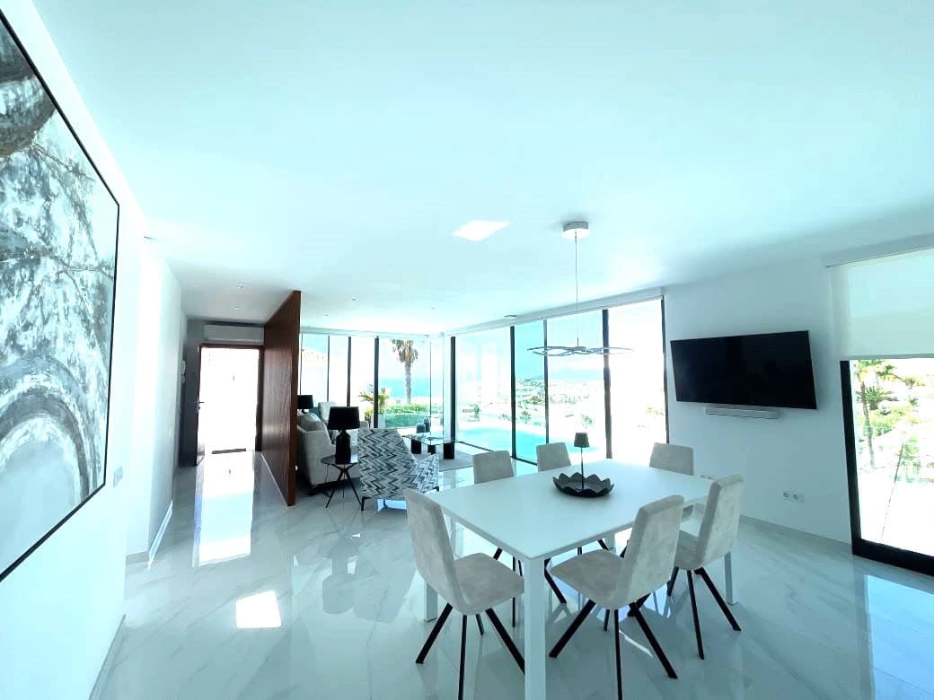 3 sovrum Villa till salu i Costa Adeje med pool garage - 1 795 000 € (Ref: 9748265)