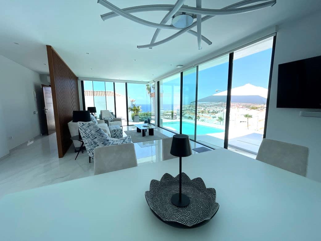 3 sovrum Villa till salu i Costa Adeje med pool garage - 1 795 000 € (Ref: 9748265)