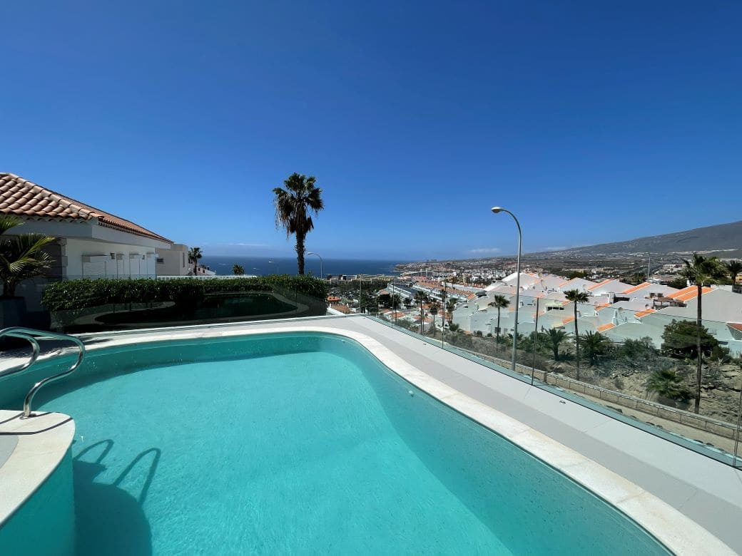 3 sovrum Villa till salu i Costa Adeje med pool garage - 1 795 000 € (Ref: 9748265)