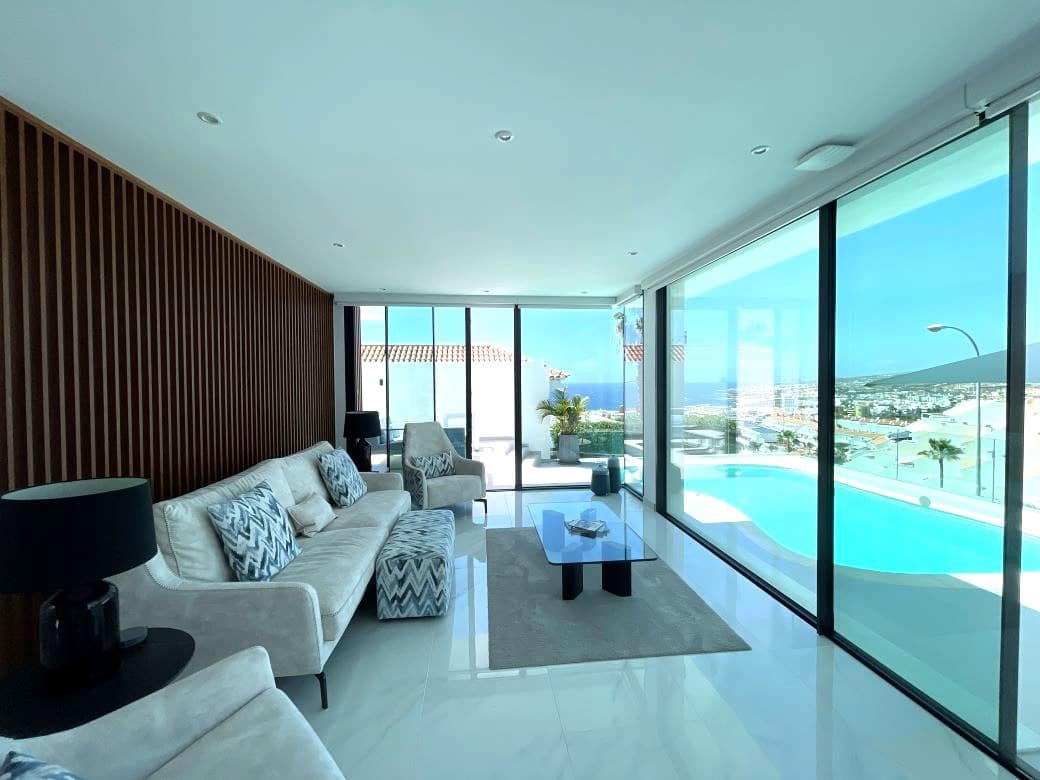 3 sovrum Villa till salu i Costa Adeje med pool garage - 1 795 000 € (Ref: 9748265)