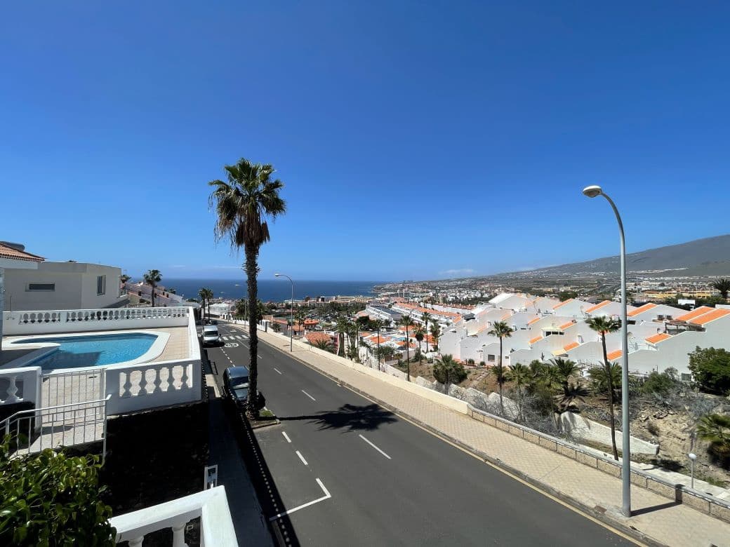 3 sovrum Villa till salu i Costa Adeje med pool garage - 1 795 000 € (Ref: 9748265)