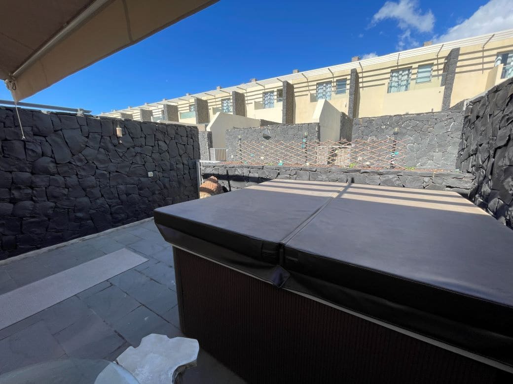 2 bedroom Terraced Villa for sale in San Miguel de Abona with pool - € 559,000 (Ref: 9769052)