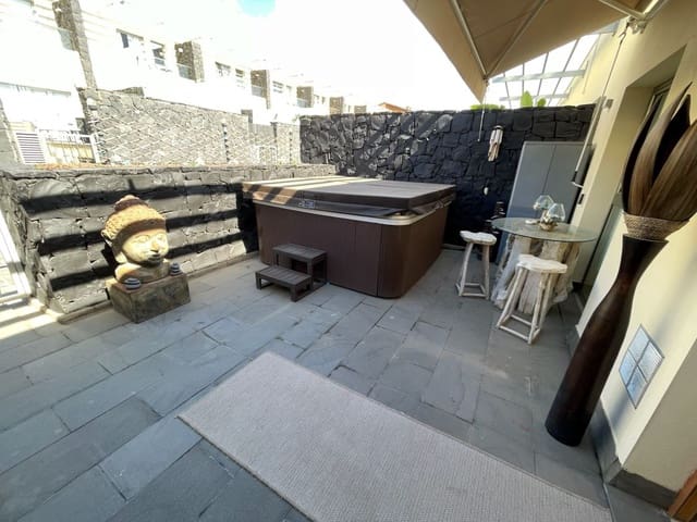 2 soveværelse Rækkehus til salg i San Miguel de Abona med swimmingpool - € 559.000 (Ref: 9769052)