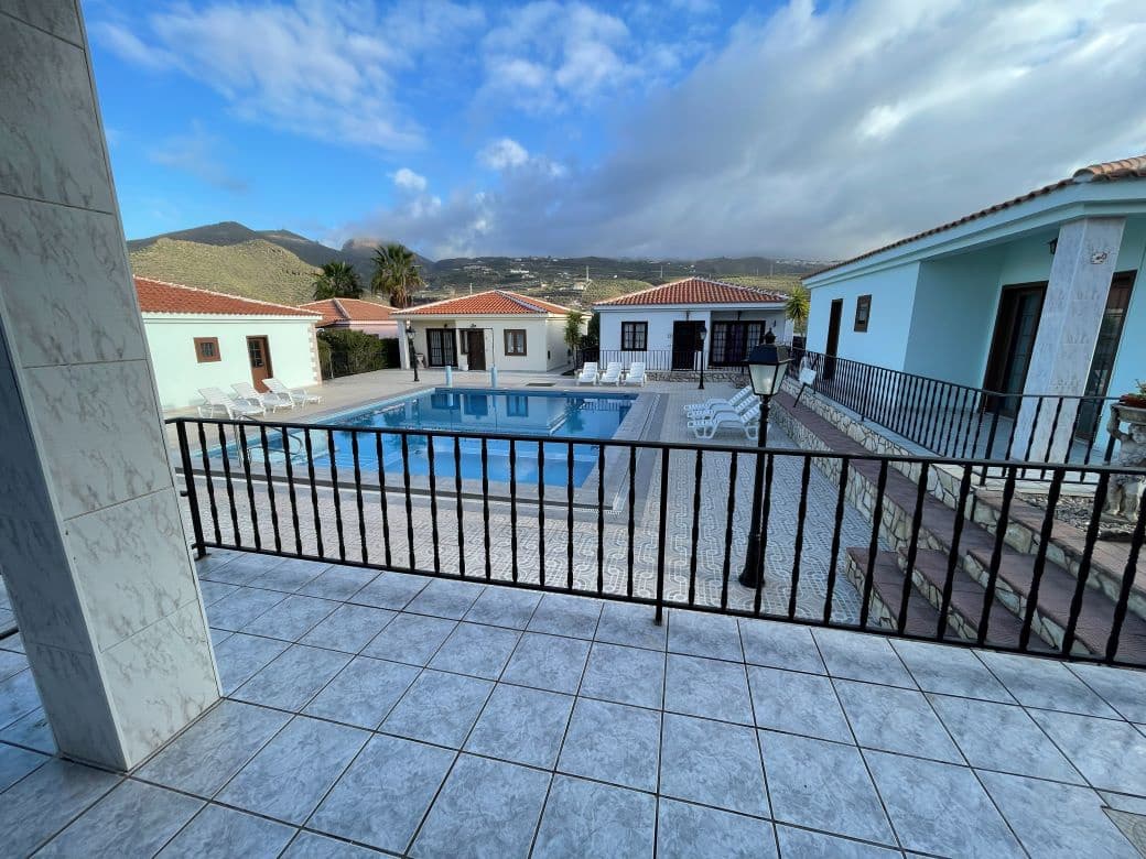 3 soveværelse Bungalow til salg i San Miguel de Abona med swimmingpool - € 295.000 (Ref: 9865879)