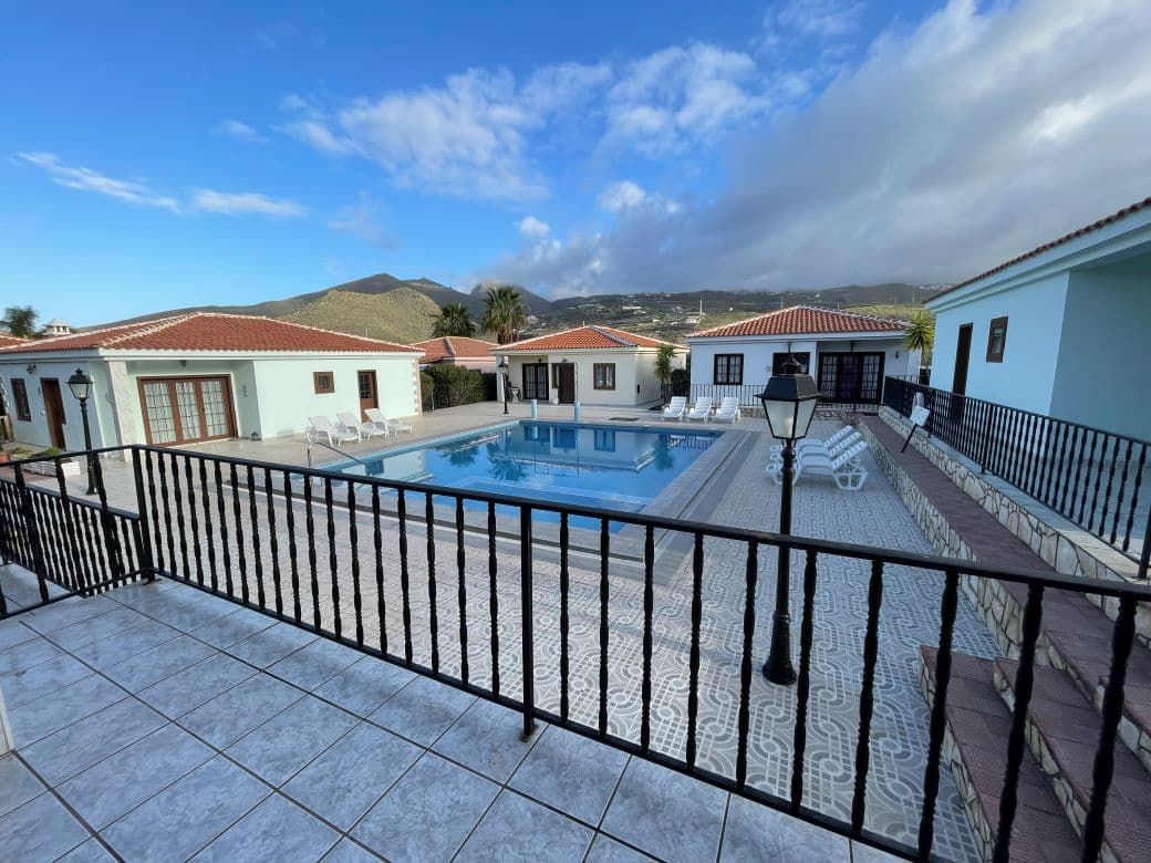 3 soveværelse Bungalow til salg i San Miguel de Abona med swimmingpool - € 295.000 (Ref: 9865879)