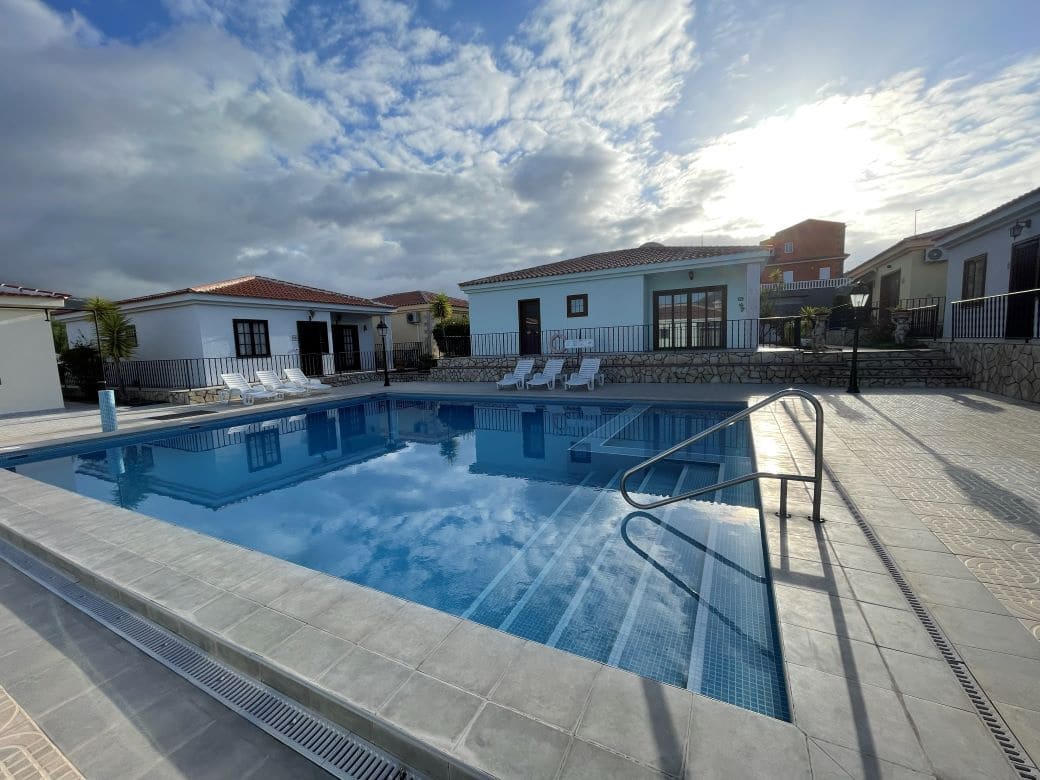3 soveværelse Bungalow til salg i San Miguel de Abona med swimmingpool - € 295.000 (Ref: 9865879)