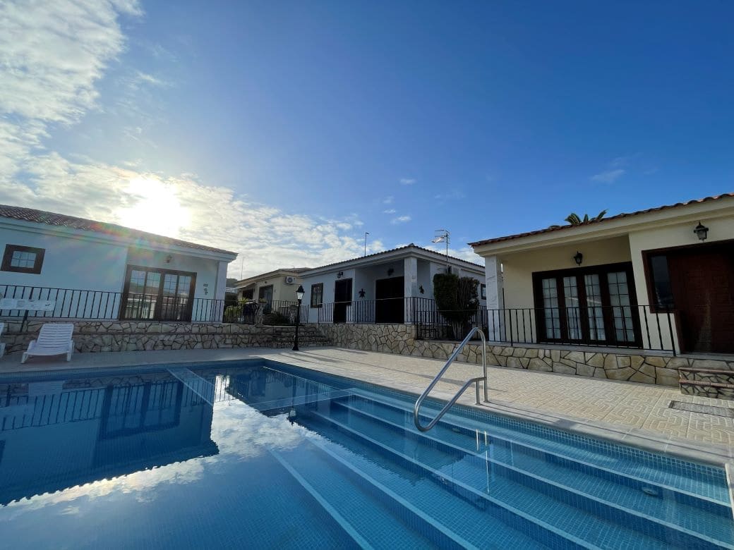 3 soveværelse Bungalow til salg i San Miguel de Abona med swimmingpool - € 295.000 (Ref: 9865879)