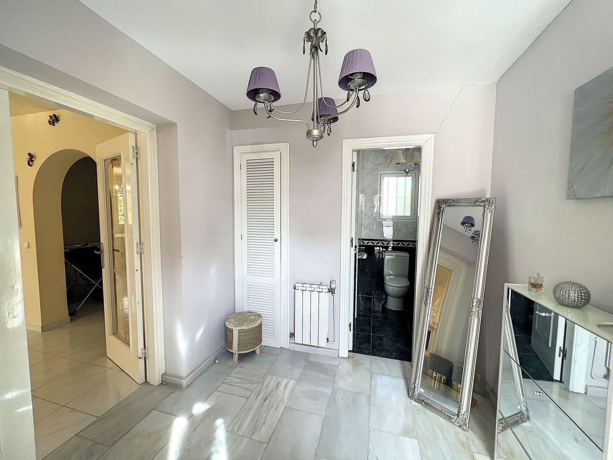 5 bedroom Villa for sale in Mijas with pool garage - € 1,000,000 (Ref: 7766884)