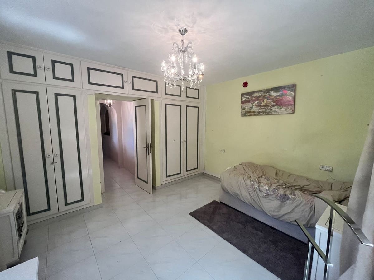 5 bedroom Villa for sale in Mijas with pool garage - € 1,000,000 (Ref: 7766884)