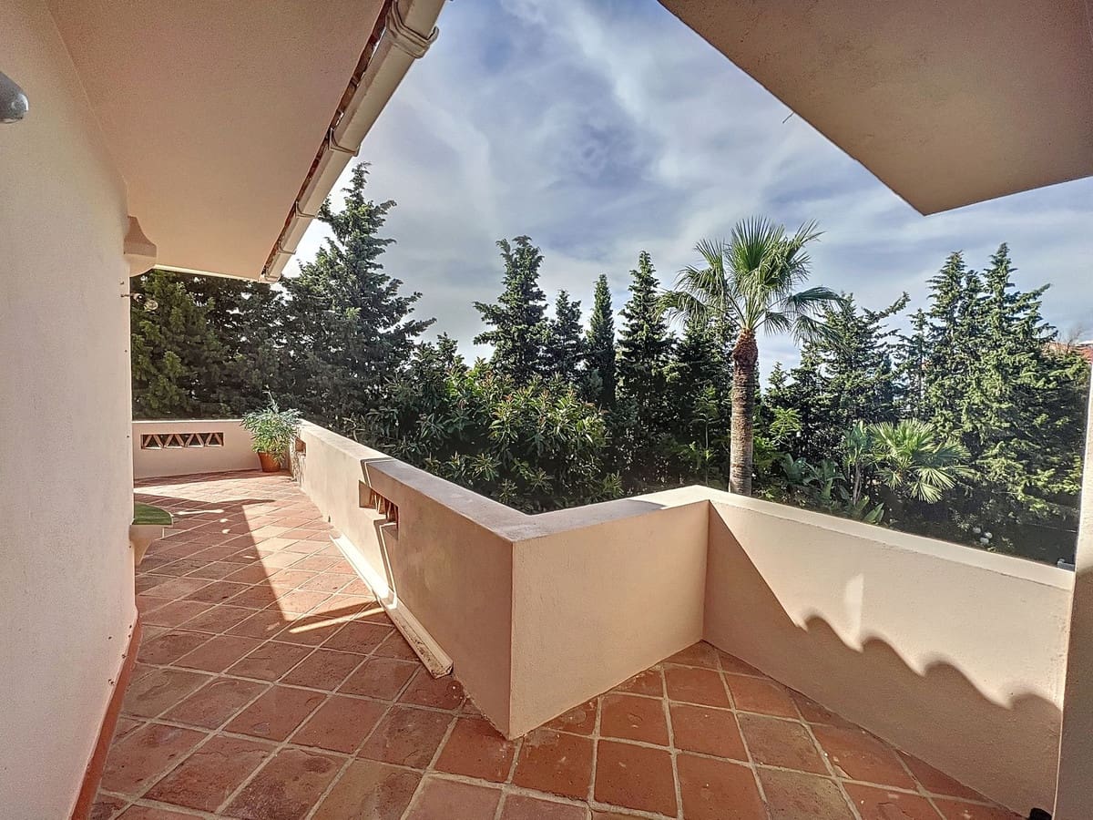 5 bedroom Villa for sale in Mijas with pool garage - € 1,000,000 (Ref: 7766884)