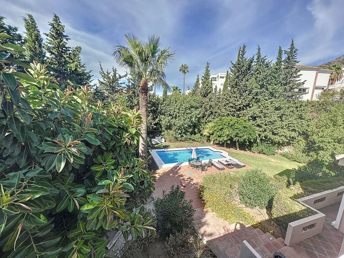 5 bedroom Villa for sale in Mijas with pool garage - € 1,000,000 (Ref: 7766884)