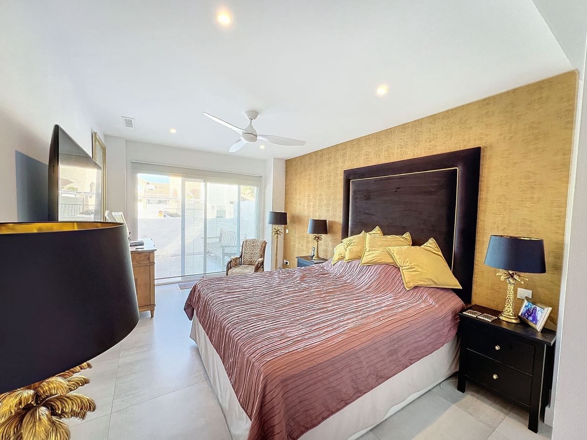 3 soveværelse Semi-Rækkehus til salg i Benalmadena med swimmingpool garage - € 1.200.000 (Ref: 8197950)