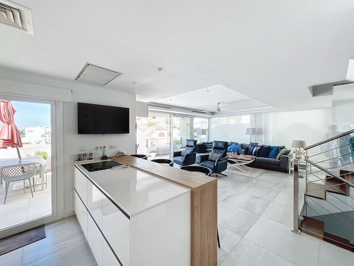 3 soveværelse Semi-Rækkehus til salg i Benalmadena med swimmingpool garage - € 1.200.000 (Ref: 8197950)