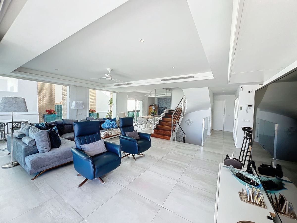 3 soveværelse Semi-Rækkehus til salg i Benalmadena med swimmingpool garage - € 1.200.000 (Ref: 8197950)