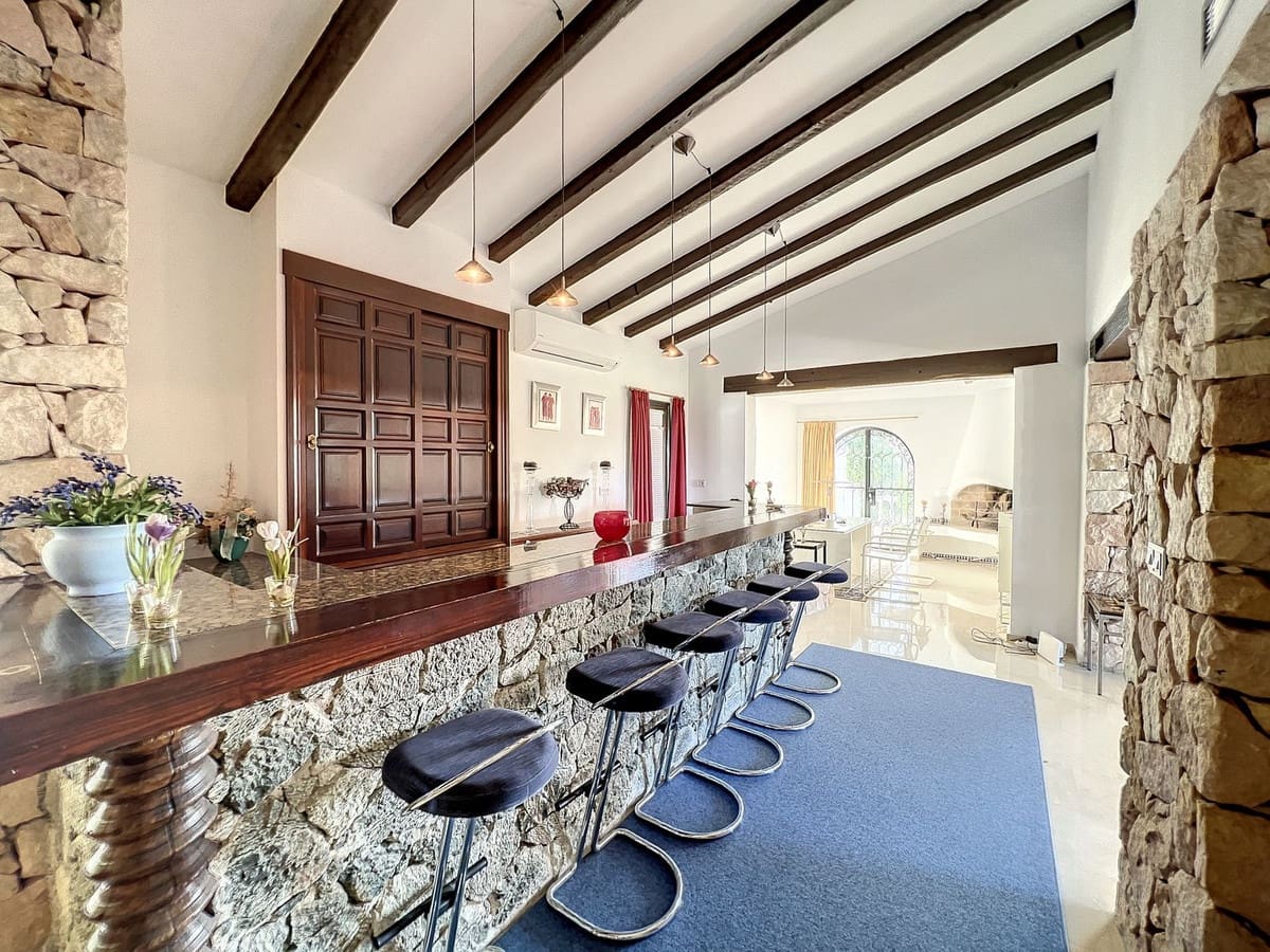 Chalet de 4 habitaciones en Mijas en venta con piscina garaje - 1.475.000 € (Ref: 8878666)