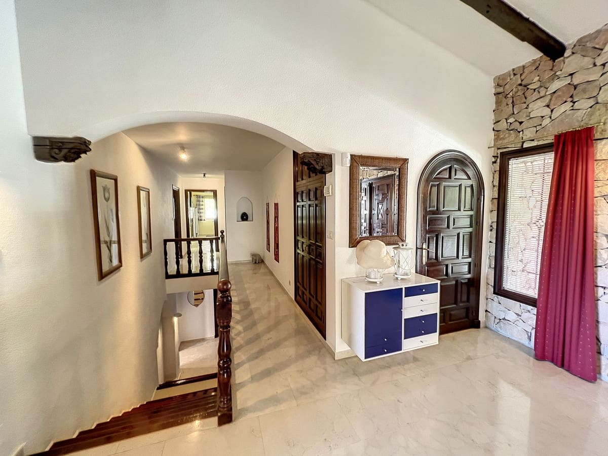 Chalet de 4 habitaciones en Mijas en venta con piscina garaje - 1.475.000 € (Ref: 8878666)