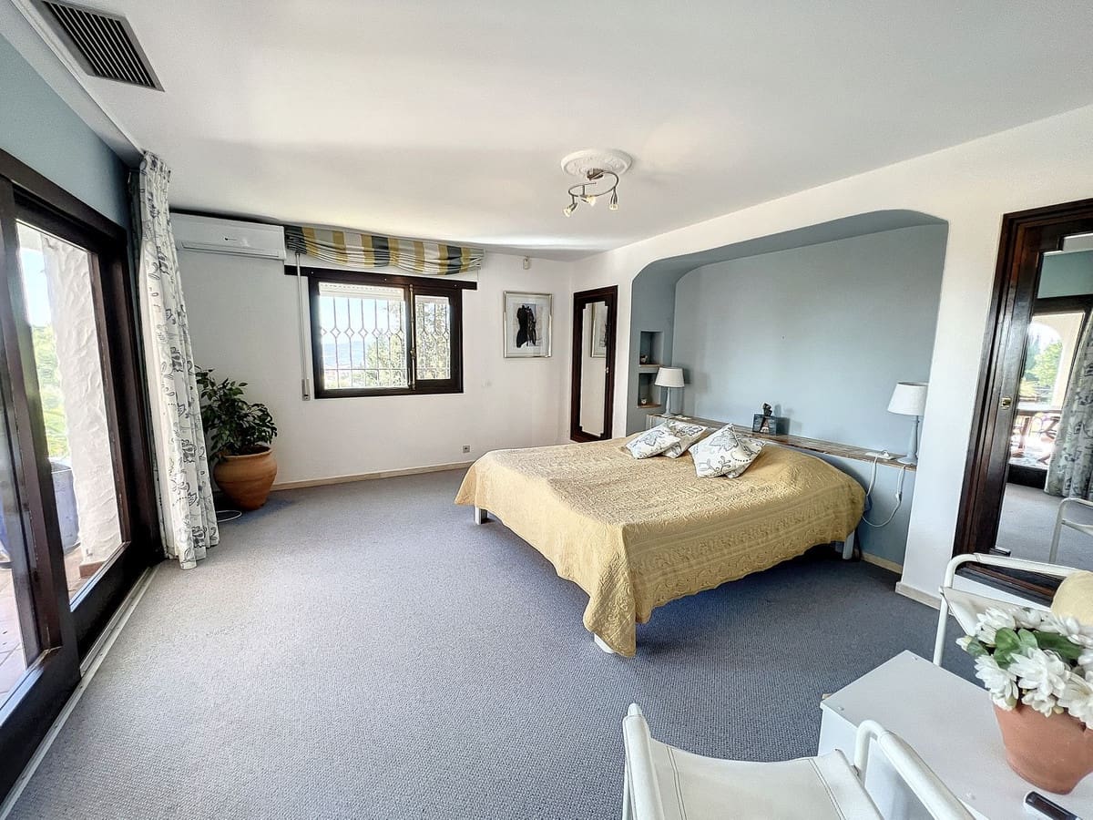 Chalet de 4 habitaciones en Mijas en venta con piscina garaje - 1.475.000 € (Ref: 8878666)