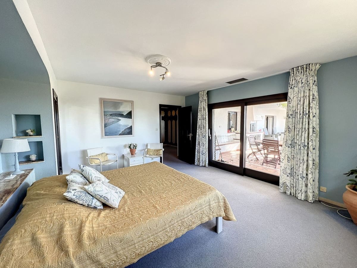 Chalet de 4 habitaciones en Mijas en venta con piscina garaje - 1.475.000 € (Ref: 8878666)