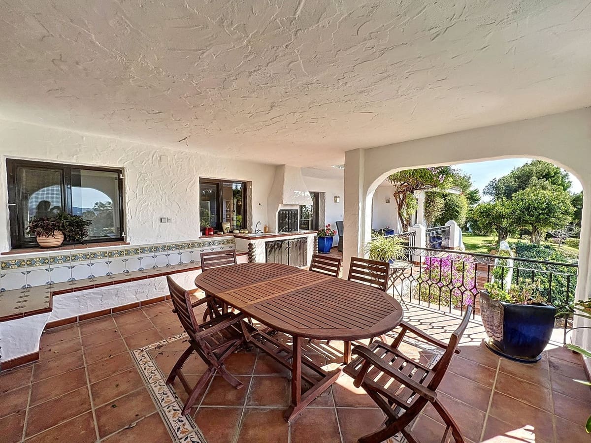 Chalet de 4 habitaciones en Mijas en venta con piscina garaje - 1.475.000 € (Ref: 8878666)
