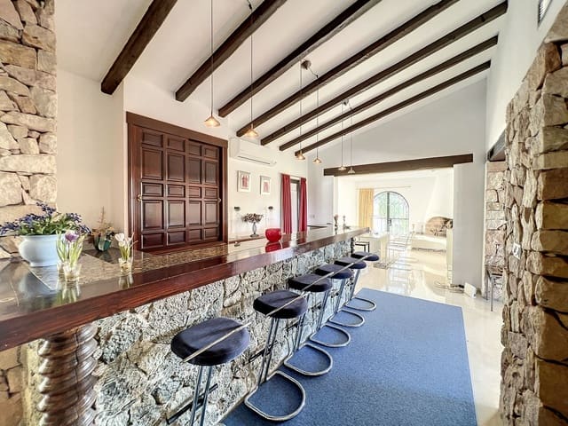 Chalet de 4 habitaciones en Mijas en venta con piscina garaje - 1.475.000 € (Ref: 8878666)