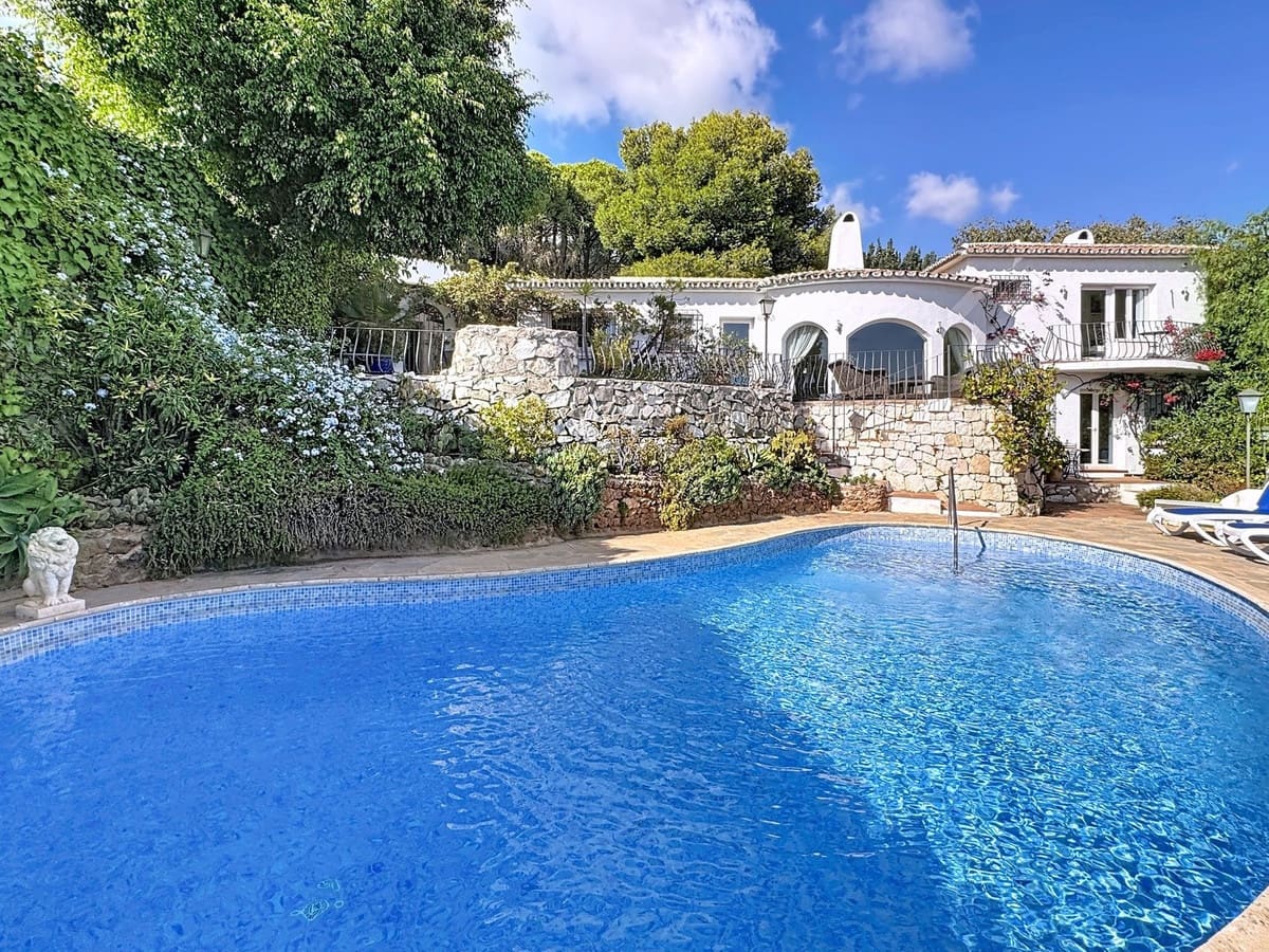 4 bedroom Villa for sale in Mijas with pool garage - € 975,000 (Ref: 9327005)