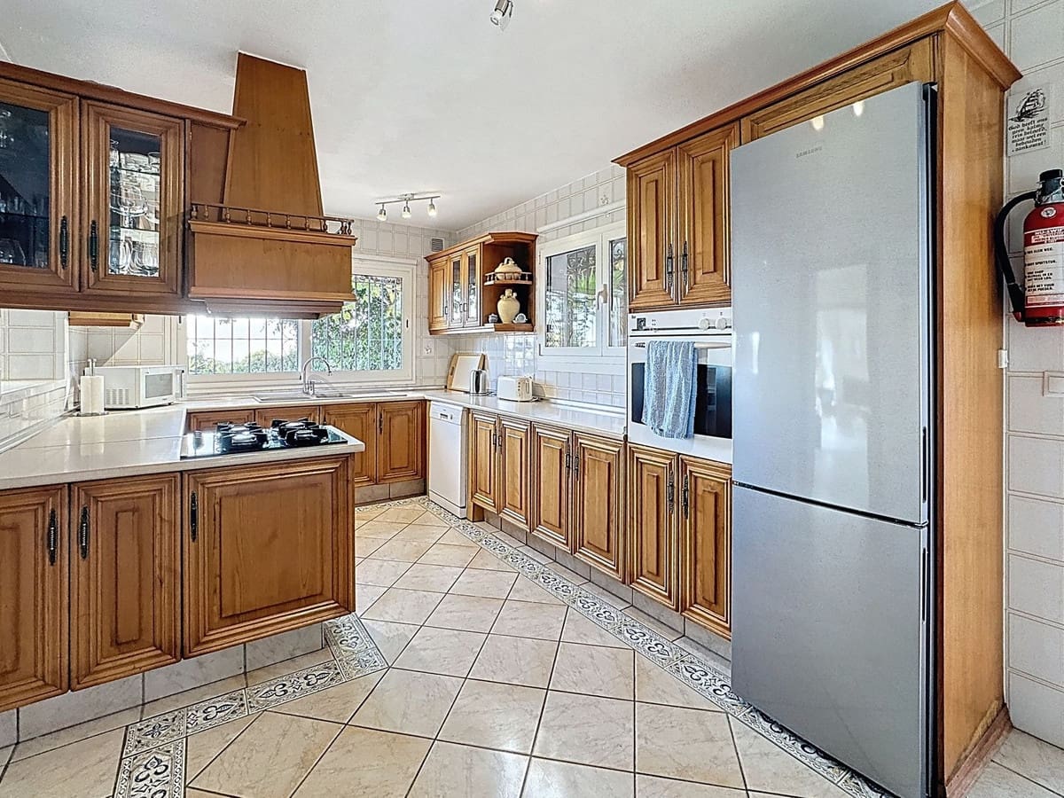 4 bedroom Villa for sale in Mijas with pool garage - € 975,000 (Ref: 9327005)