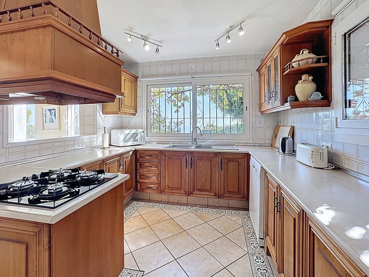 4 bedroom Villa for sale in Mijas with pool garage - € 975,000 (Ref: 9327005)