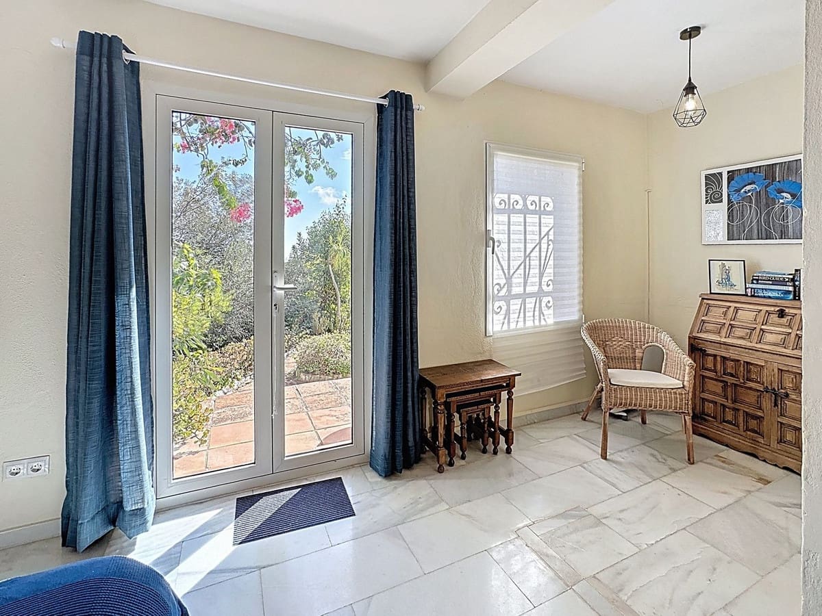 4 bedroom Villa for sale in Mijas with pool garage - € 975,000 (Ref: 9327005)