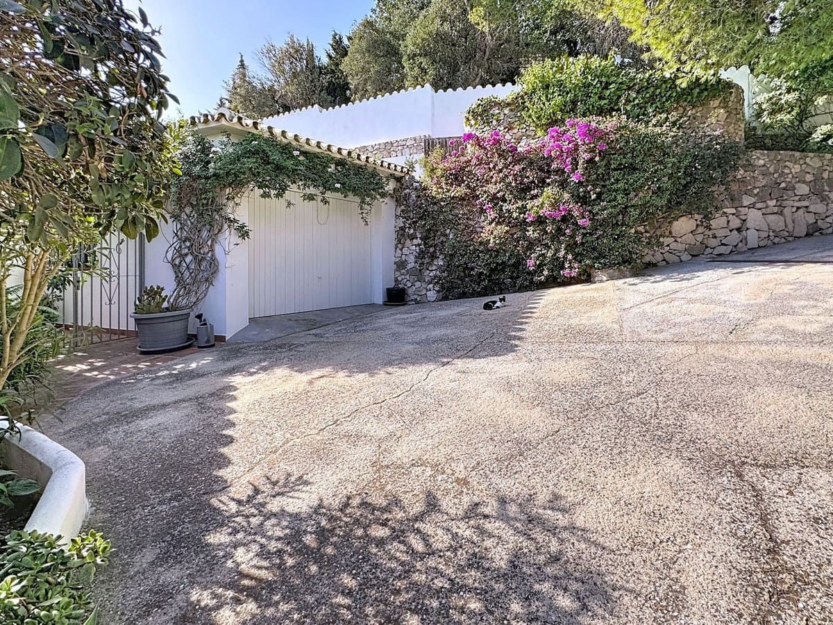 4 bedroom Villa for sale in Mijas with pool garage - € 975,000 (Ref: 9327005)