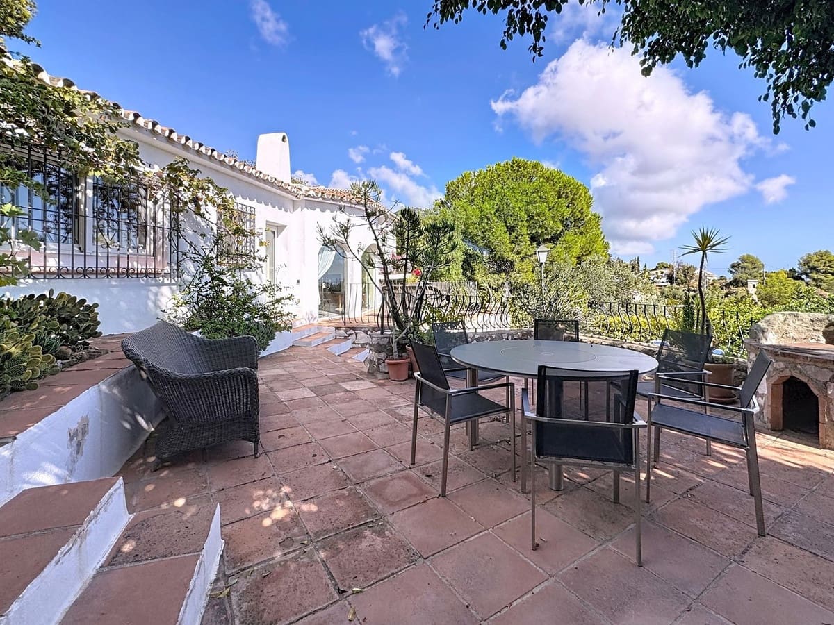 4 bedroom Villa for sale in Mijas with pool garage - € 975,000 (Ref: 9327005)