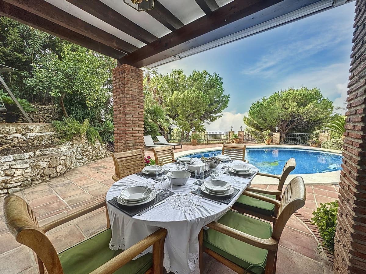 3 bedroom Villa for sale in Mijas with pool garage - € 925,000 (Ref: 9598159)