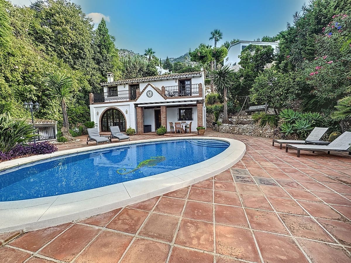 3 bedroom Villa for sale in Mijas with pool garage - € 925,000 (Ref: 9598159)