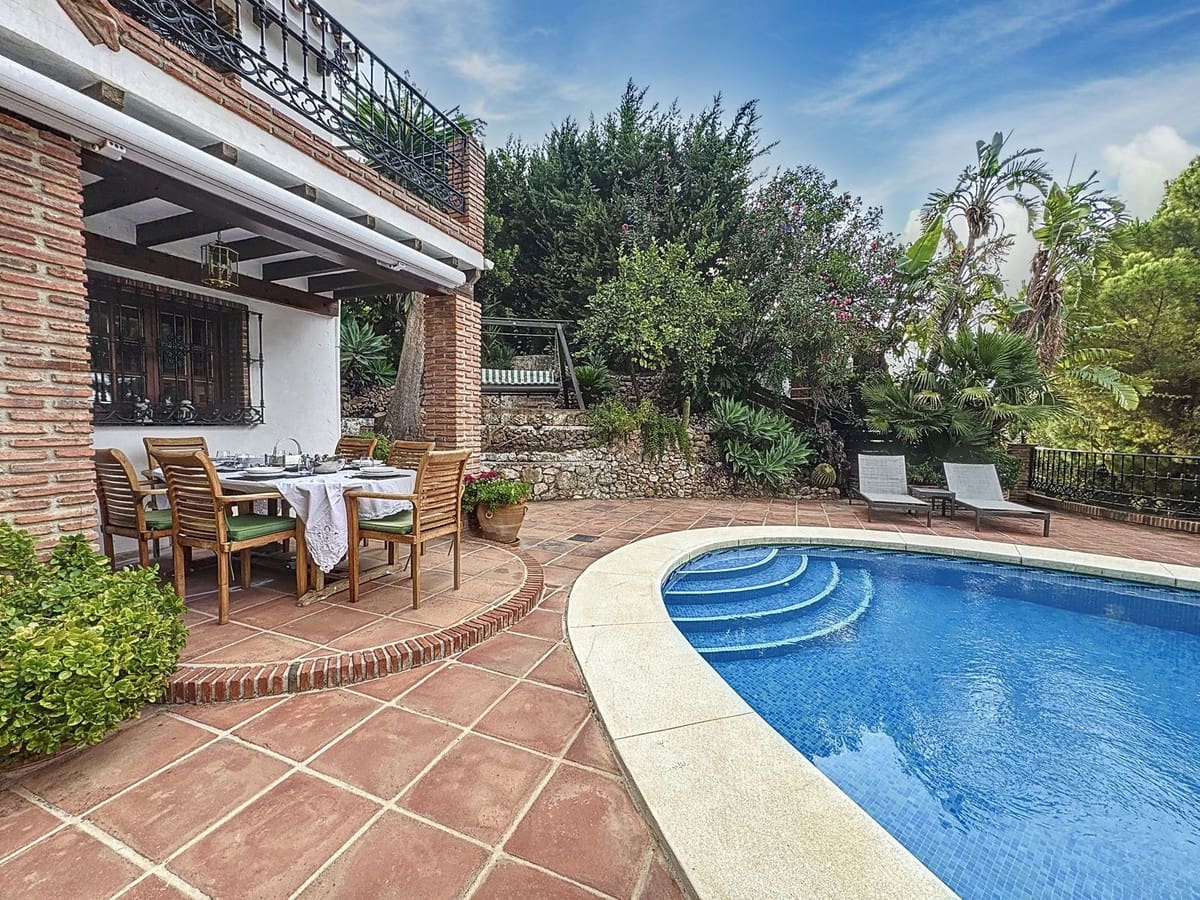 3 bedroom Villa for sale in Mijas with pool garage - € 925,000 (Ref: 9598159)