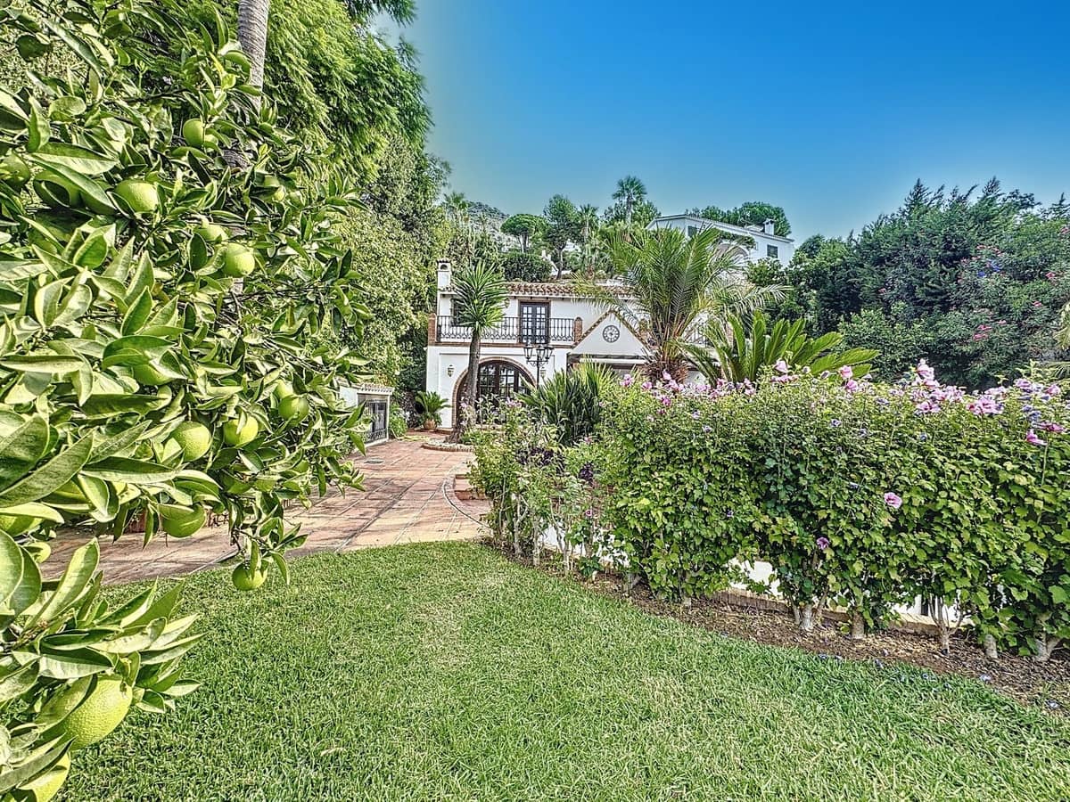 3 bedroom Villa for sale in Mijas with pool garage - € 925,000 (Ref: 9598159)