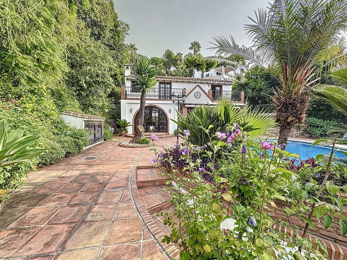 3 bedroom Villa for sale in Mijas with pool garage - € 925,000 (Ref: 9598159)