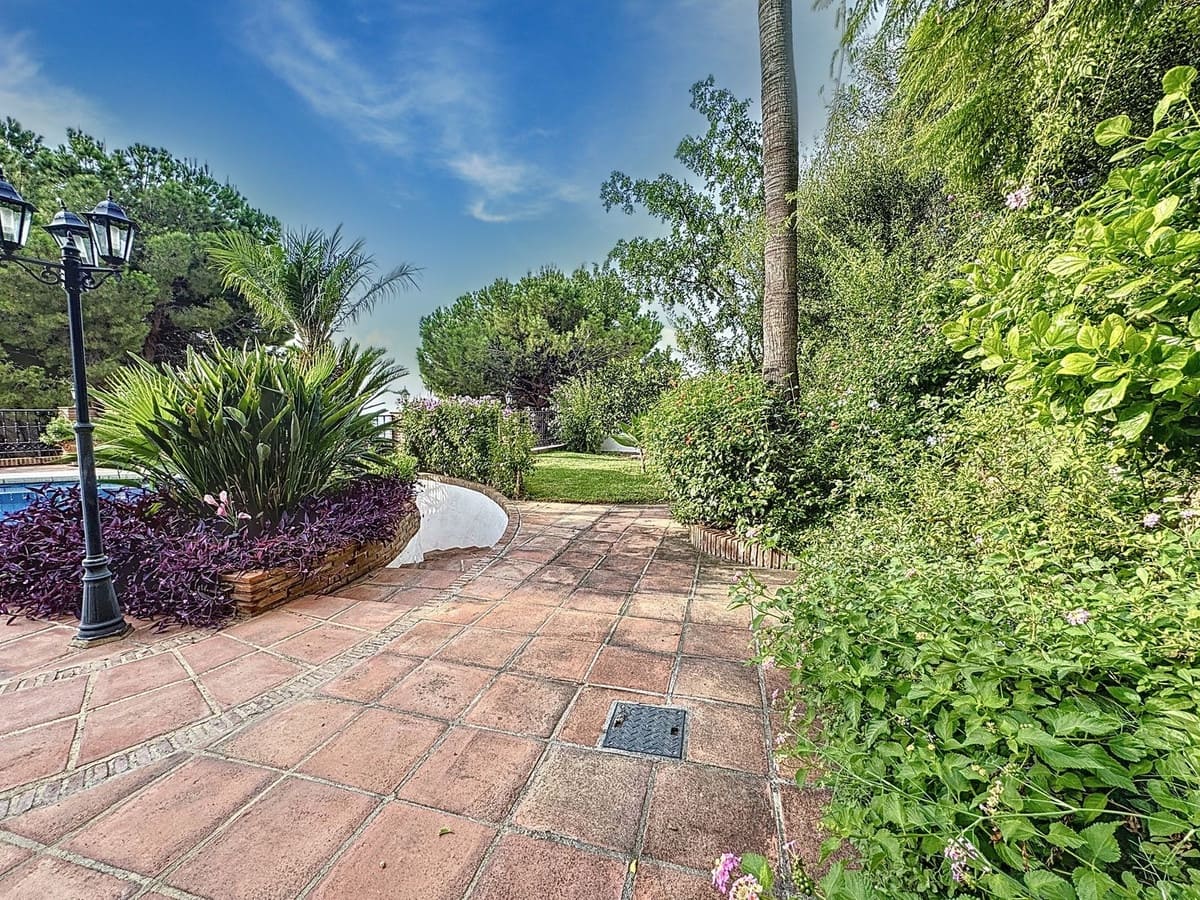 3 bedroom Villa for sale in Mijas with pool garage - € 925,000 (Ref: 9598159)