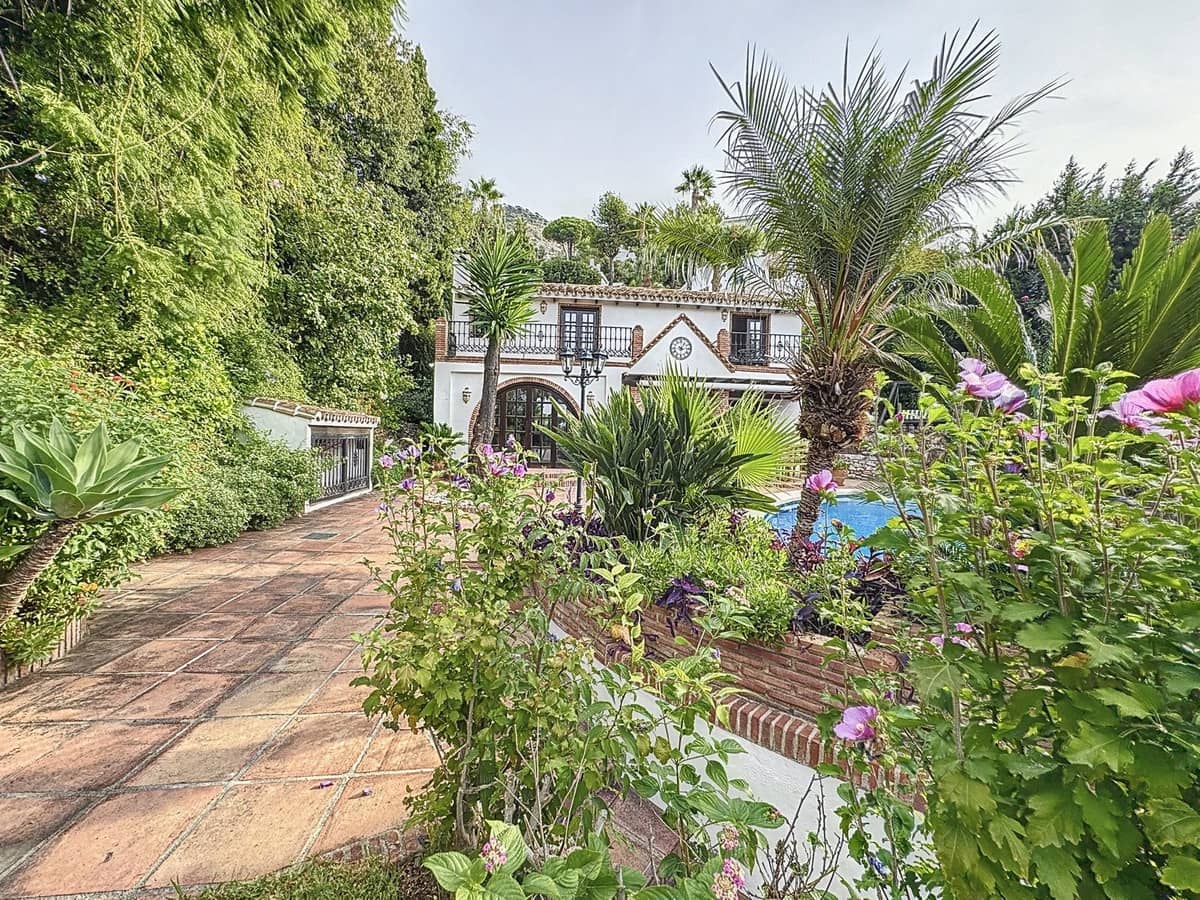 3 bedroom Villa for sale in Mijas with pool garage - € 925,000 (Ref: 9598159)