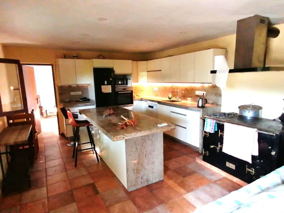 3 bedroom Finca/Country House for sale in Baza with garage - € 145,000 (Ref: 10035801)