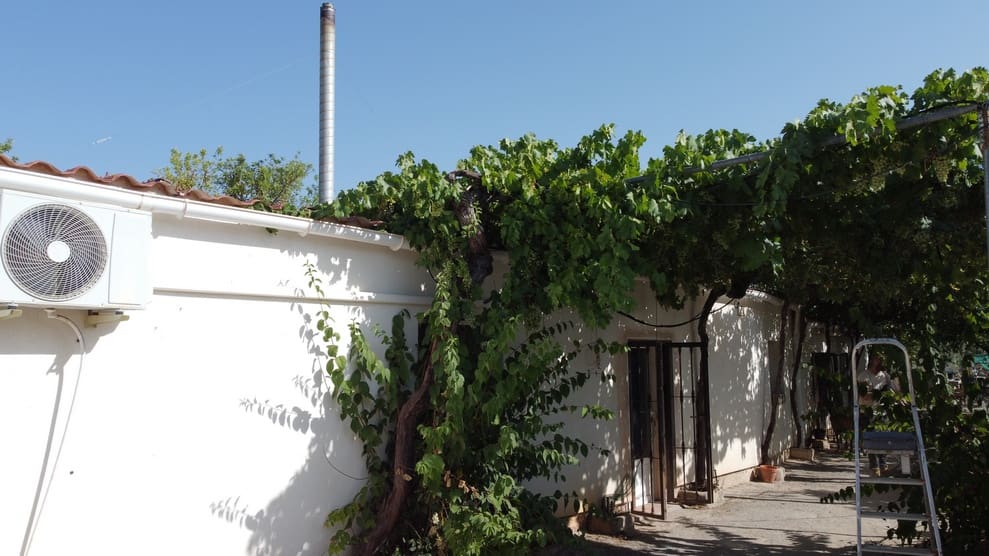 3 bedroom Finca/Country House for sale in Baza with garage - € 145,000 (Ref: 10035801)