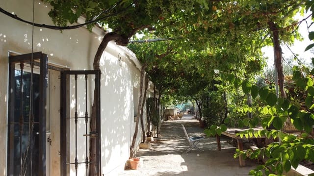 3 chambre Finca/Maison de Campagne à vendre à Baza avec garage - 145 000 € (Ref: 10035801)